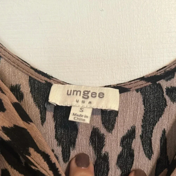Umgee Leopard Top Size Small - Picture 3 of 3